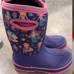 Kids size 3 Bogg boots